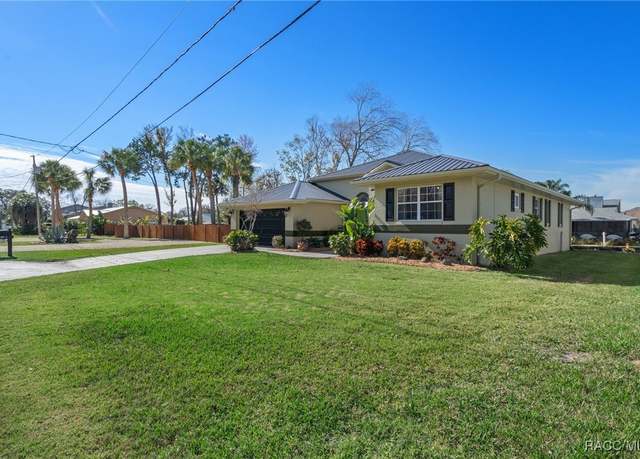 Property at 1100 SE 5th Ave, Crystal River, FL 34429, 3 beds, 2 baths