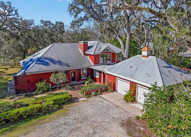 Property at 2 Genie Ct, Yankeetown, FL 34498, 4 beds, 3 baths