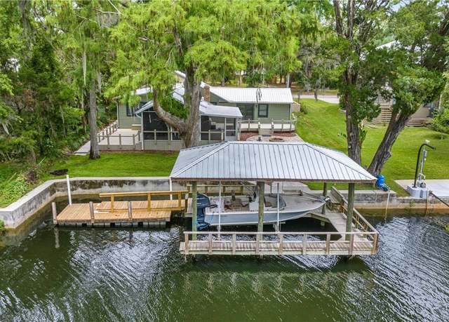 Property at 5009 Riverside Dr, Yankeetown, FL 34498, 3 beds, 2.5 baths