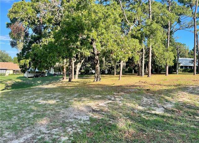 Property at 5735 W Paul Bryant Dr, Crystal River, FL 34429