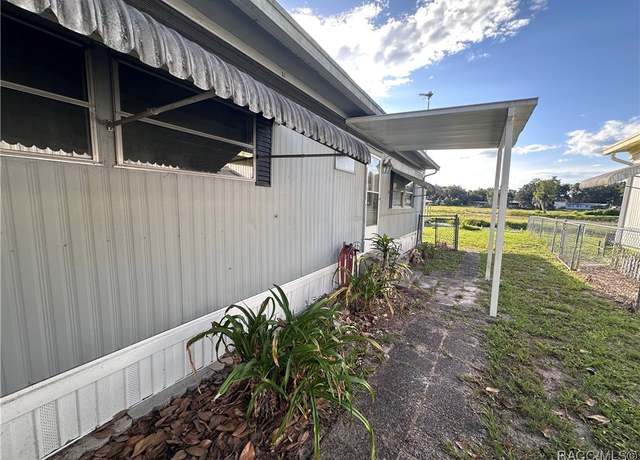 Property at 3910 N Bluewater Dr, Hernando, FL 34442, 2 beds, 2 baths