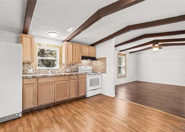 Property at 4834 W Foxhill Ln, Homosassa, FL 34446, 2 beds, 2.5 baths