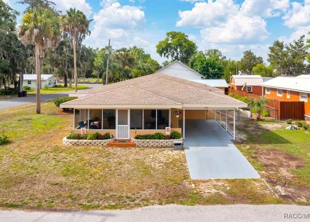 Property at 403 NE 2nd St, Crystal River, FL 34429, 3 beds, 2 baths