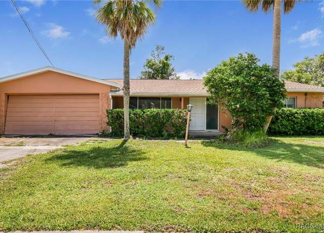 Property at 1201 SE Paradise Ave, Crystal River, FL 34429, 3 beds, 2 baths