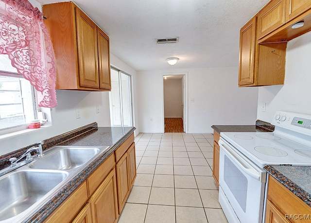 Property at 11 Oak Knoll St, Beverly Hills, FL 34465, 2 beds, 1 bath