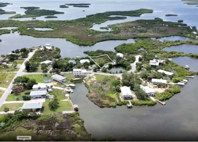 Property at 562 N Lake Cir, Crystal River, FL 34429