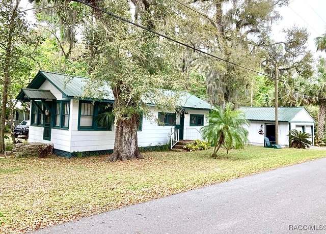 Property at 4 61st St, Yankeetown, FL 34498, 2 beds, 1 bath