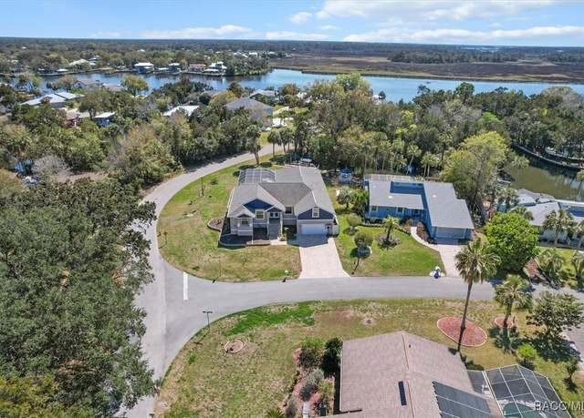 Property at 11752 W Valley Spring Ln, Homosassa, FL 34448, 4 beds, 3 baths