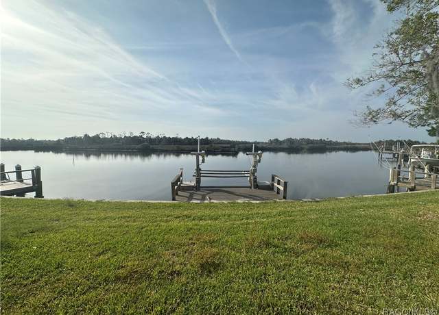 Property at 11434 W Bayshore Dr, Crystal River, FL 34429, 2 beds, 2 baths