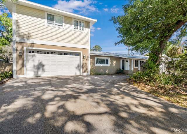 Property at 1203 SE Kings Bay Dr, Crystal River, FL 34429, 4 beds, 3 baths