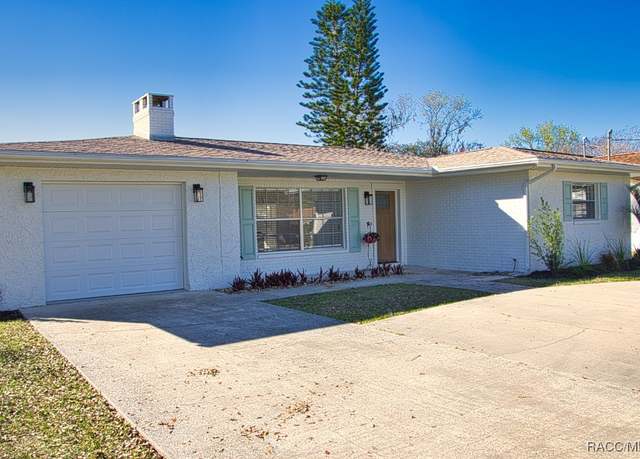 Property at 1300 SE 4th Ave, Crystal River, FL 34429, 2 beds, 2 baths