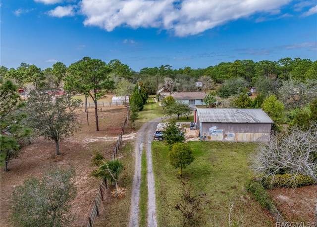 Property at 8279 Sunshine Grove Rd, Brooksville, FL 34613, 2 beds, 2 baths