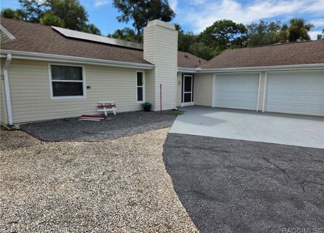 Property at 801 Country Club Dr N, Crystal River, FL 34423, 3 beds, 2 baths