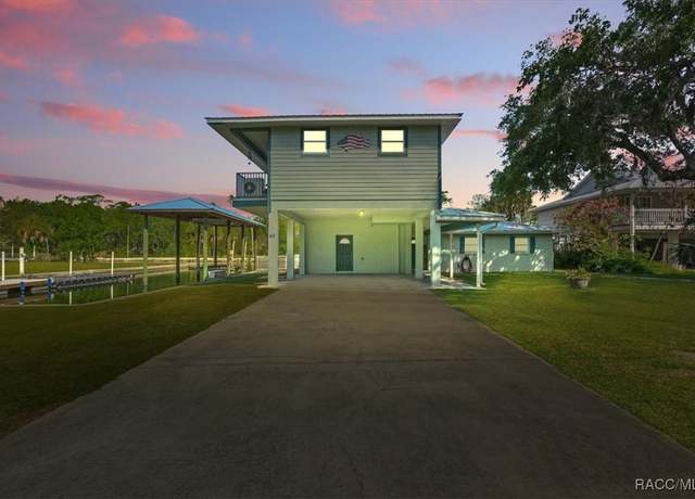 Property at 42 Magnolia Ave, Yankeetown, FL 34498, 4 beds, 3 baths