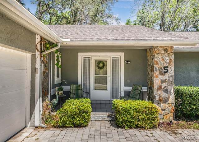 Property at 5 Hawthorne Ct, Homosassa, FL 34446, 3 beds, 2 baths