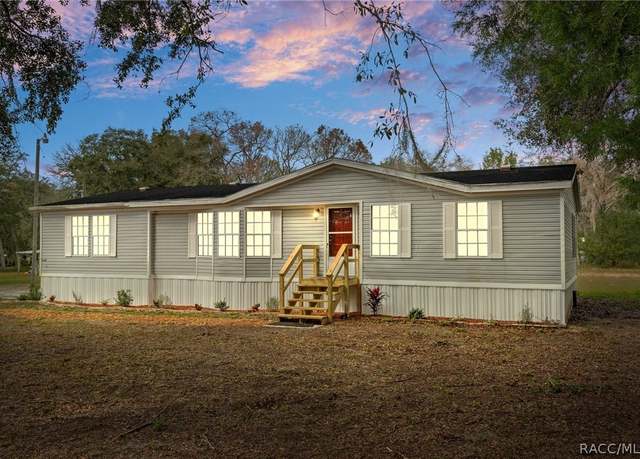 Property at 6587 W Country Club Dr, Homosassa, FL 34448, 3 beds, 2 baths