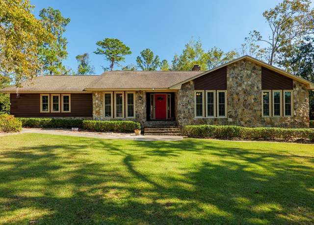 Property at 4506 Golden Oaks Dr, Valdosta, GA 31602, 3 beds, 2.5 baths