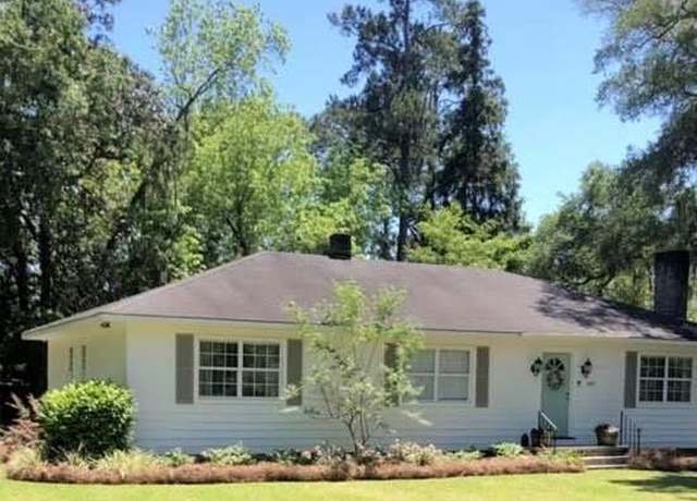 Property at 807 W Cranford Ave, Valdosta, GA 31602, 3 beds, 2 baths