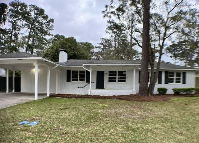 Property at 2303 Jerry Jones Dr, Valdosta, GA 31602, 4 beds, 2 baths