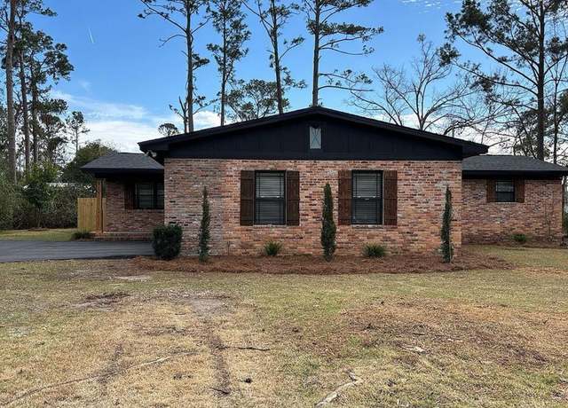 Property at 909 Pineridge Dr, Valdosta, GA 31602, 3 beds, 2 baths