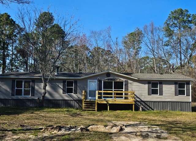 Property at 674 Lakeview Dr, Ray City, GA 31645, 3 beds, 2 baths