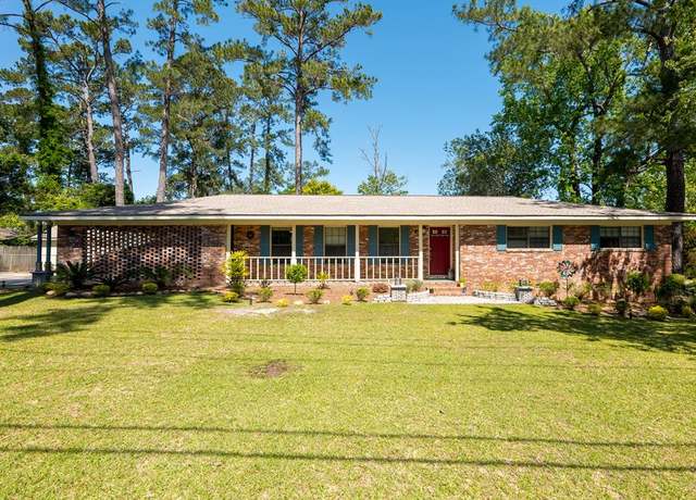 Property at 1400 Lankford Dr, Valdosta, GA 31601, 3 beds, 2.5 baths