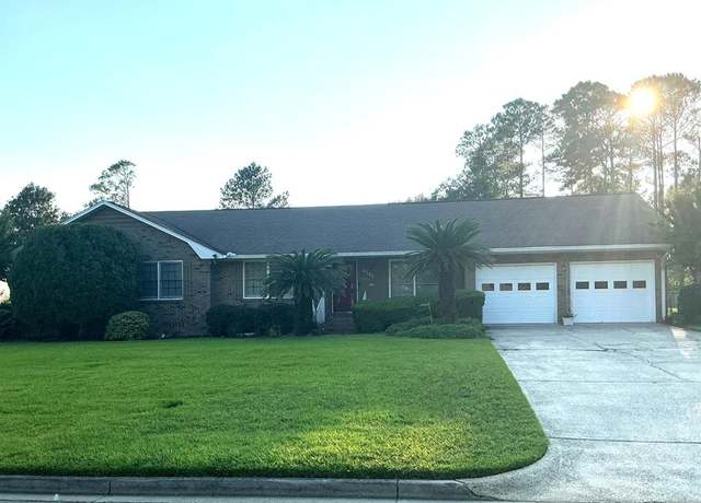 Property at 2243 Oakgrove Cir, Valdosta, GA 31602, 4 beds, 3 baths