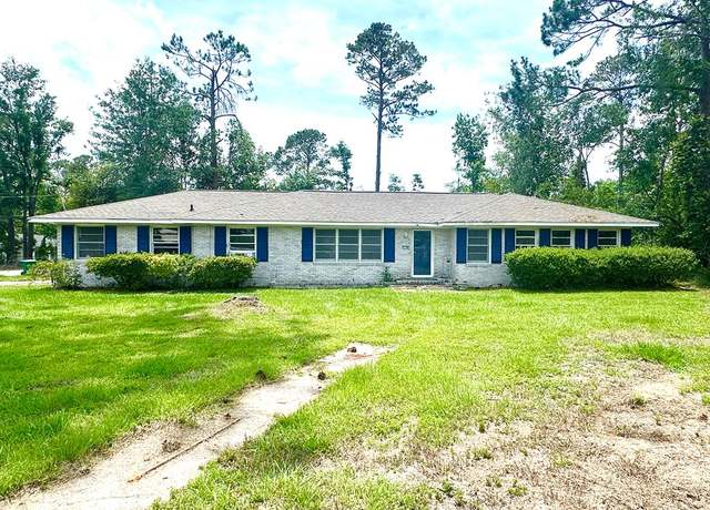 Property at 2106 Jerry Jones Dr, Valdosta, GA 31602, 4 beds, 2.5 baths