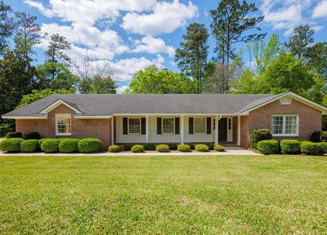 Property at 2312 N Sherwood Dr, Valdosta, GA 31602, 3 beds, 2 baths