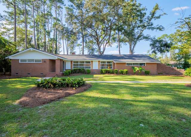 Property at 2608 Jerry Jones Dr, Valdosta, GA 31602, 4 beds, 2.5 baths