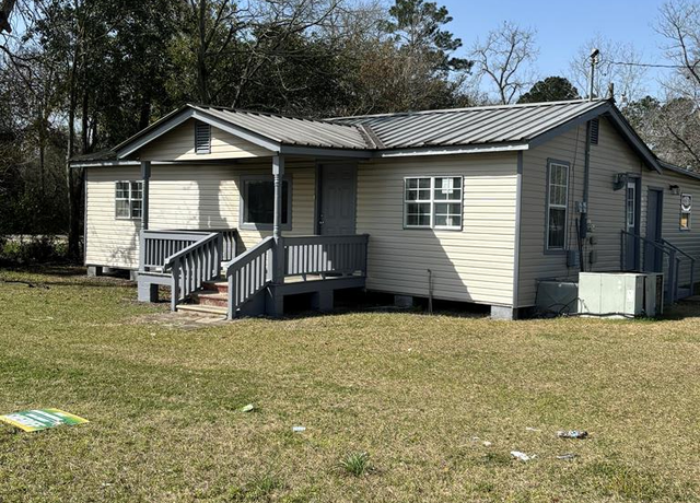 Property at 703 N Elm St, Adel, GA 31620, 4 beds, 2 baths