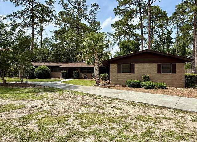 Property at 786 Parkview Cir, Valdosta, GA 31602, 4 beds, 2.5 baths