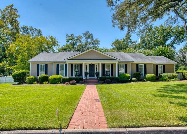 Property at 2400 Winding Way, Valdosta, GA 31602, 3 beds, 2 baths