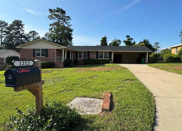 Property at 1212 Dellwood Dr, Valdosta, GA 31602, 3 beds, 2 baths