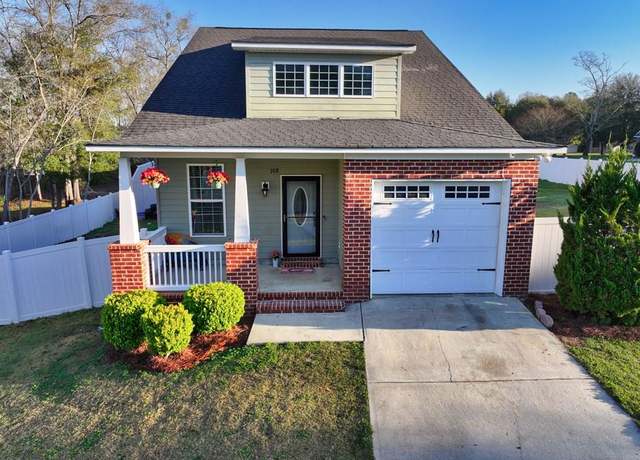 Property at 108 Jordan Dr, Thomasville, GA 31757, 3 beds, 2.5 baths