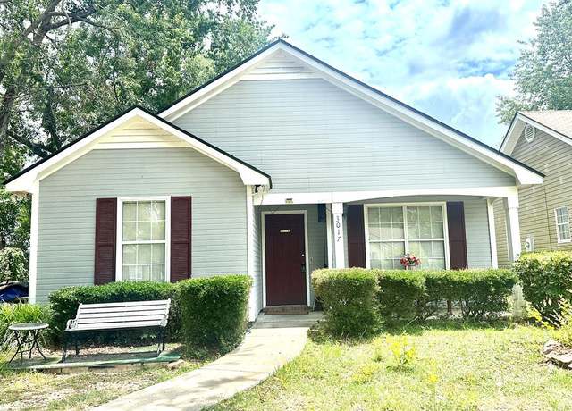 Property at 3017 Amy Cir, Valdosta, GA 31601, 3 beds, 2 baths