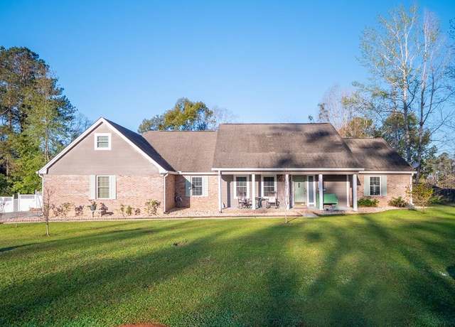 Property at 2608 N Sherwood Dr, Valdosta, GA 31602, 5 beds, 3 baths