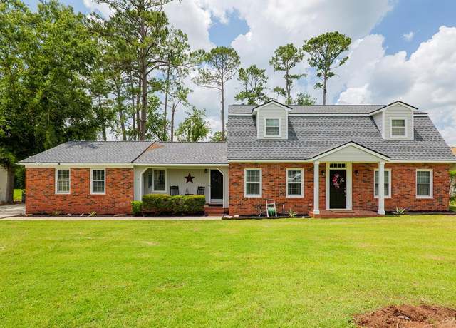 Property at 2104 Pinecliff Dr, Valdosta, GA 31602, 4 beds, 2.5 baths