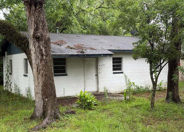 Property at 609 W Sixth St, Adel, GA 31620, 2 beds, 1 bath