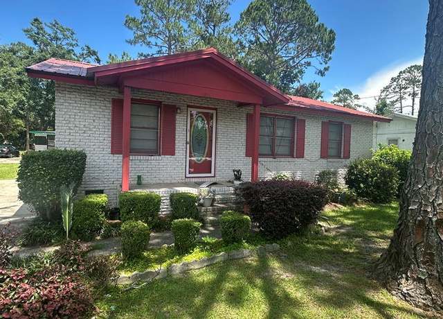 Property at 1325 Wesley Ln, Valdosta, GA 31601, 4 beds, 1.5 baths