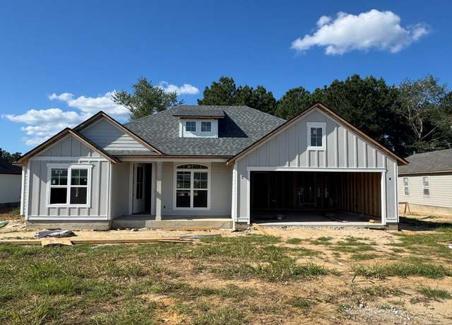 Property at 323 Barry Field Cir, Hahira, GA 31632, 4 beds, 2 baths