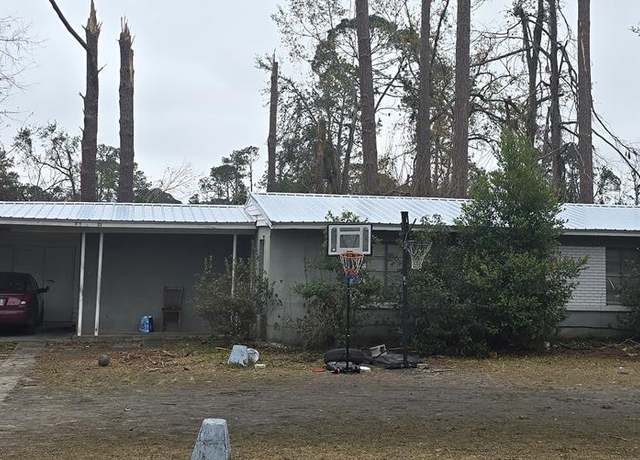 Property at 1203 Leone Ave, Valdosta, GA 31602, 4 beds, 1 bath