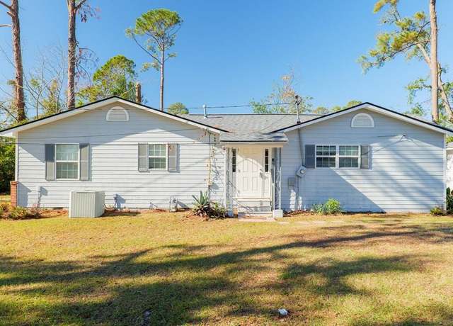 Property at 2100 Mimosa Dr, Valdosta, GA 31601, 4 beds, 2 baths