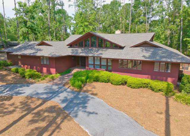 Property at 3336 Plantation Dr, Valdosta, GA 31602, 4 beds, 4 baths