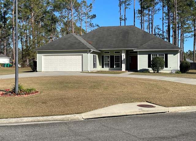 Property at 4700 Queensbury Way, Valdosta, GA 31605, 4 beds, 2 baths