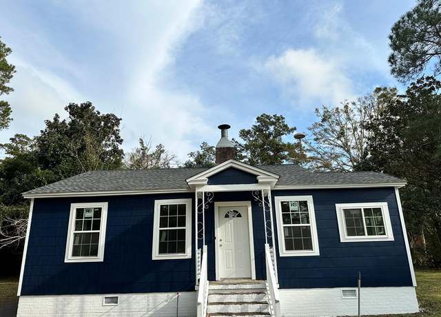 Property at 1214 N Dawson St, Thomasville, GA 31792, 2 beds, 1 bath