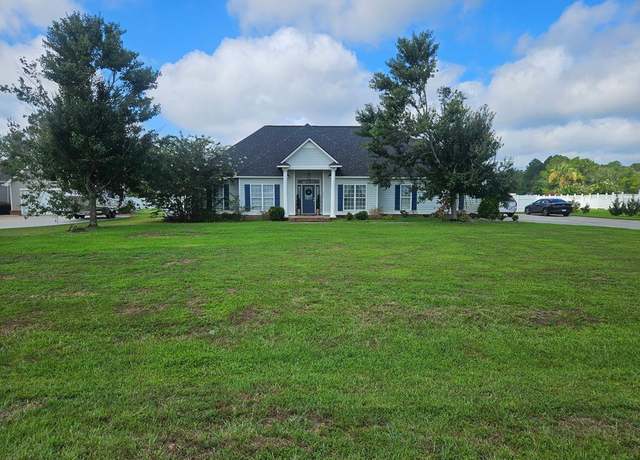 Property at 253 Lakeview Cir, Nashville, GA 31639, 4 beds, 2 baths