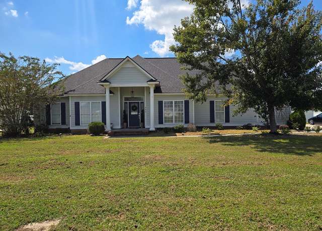 Property at 253 Lakeview Cir, Nashville, GA 31639, 4 beds, 2 baths
