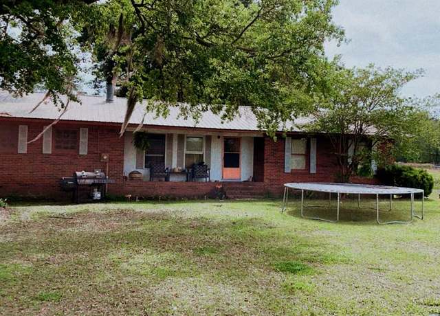 Property at 701 Dawn Dr, Nashville, GA 31639, 3 beds, 2 baths