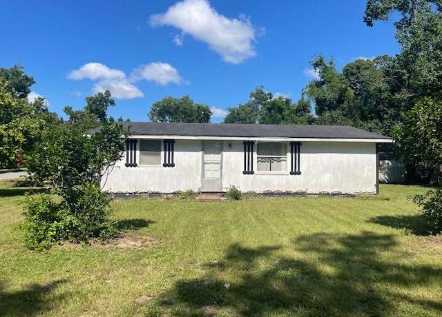 Property at 1610 Natcon St, Valdosta, GA 36101, 3 beds, 1 bath